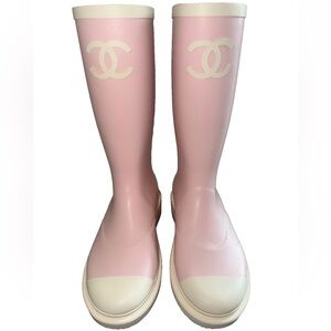 Chanel 26C Rose Pink White Caoutchouc CC Logo High Pull On Rubber Rain Boots 40